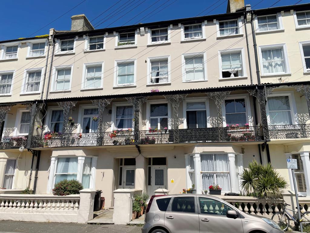 Lot: 156 - SUBSTANTIAL HMO PRODUCING APPROXIMATELY £127,000 PER ANNUM -
